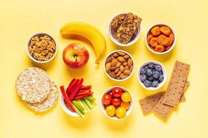 How Healthy Snacks Can Help Maintain Balanced Nutrition