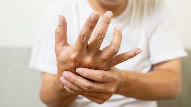 What Is Parkinson’s Disease and What Are Its Early Signs?